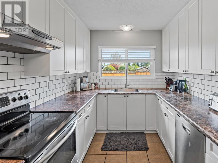 13-10145 Third Street, Sidney, BC, V8L 3B5