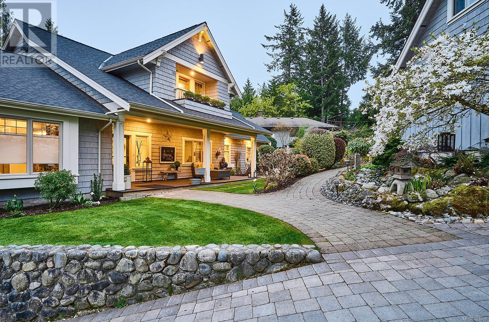 1690 Lands End Road, North Saanich, BC, V8L 5L5