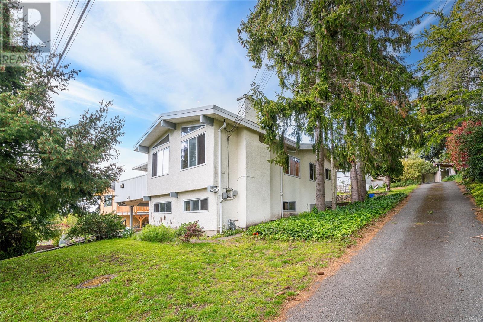 1468 Cranbrook Place, Saanich, BC, V8P 1Z9