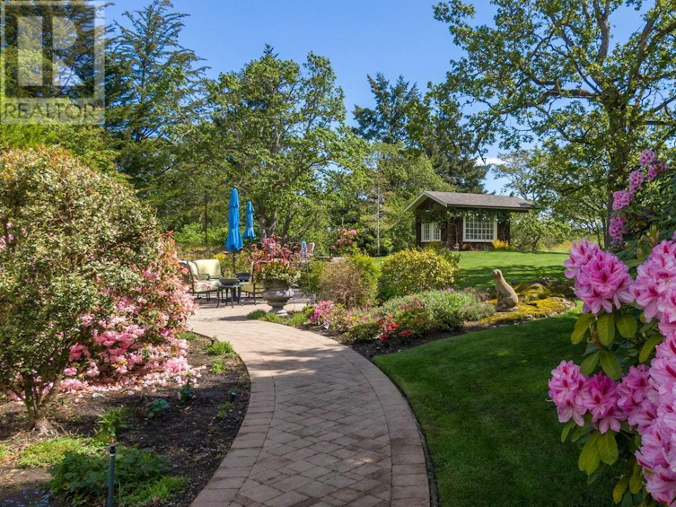 3903 Persimmon Drive, Saanich, BC, V8P 3R8