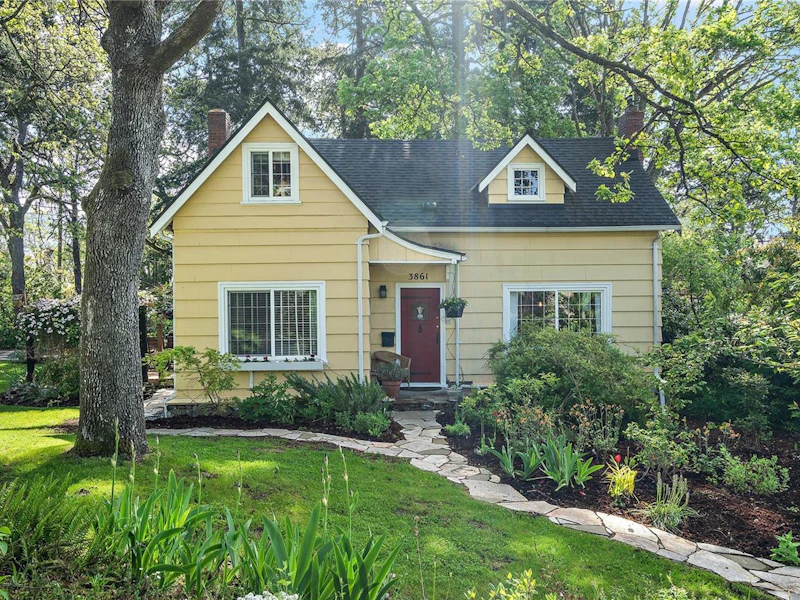 3861 Grange Road, Saanich BC V8Z 4T4