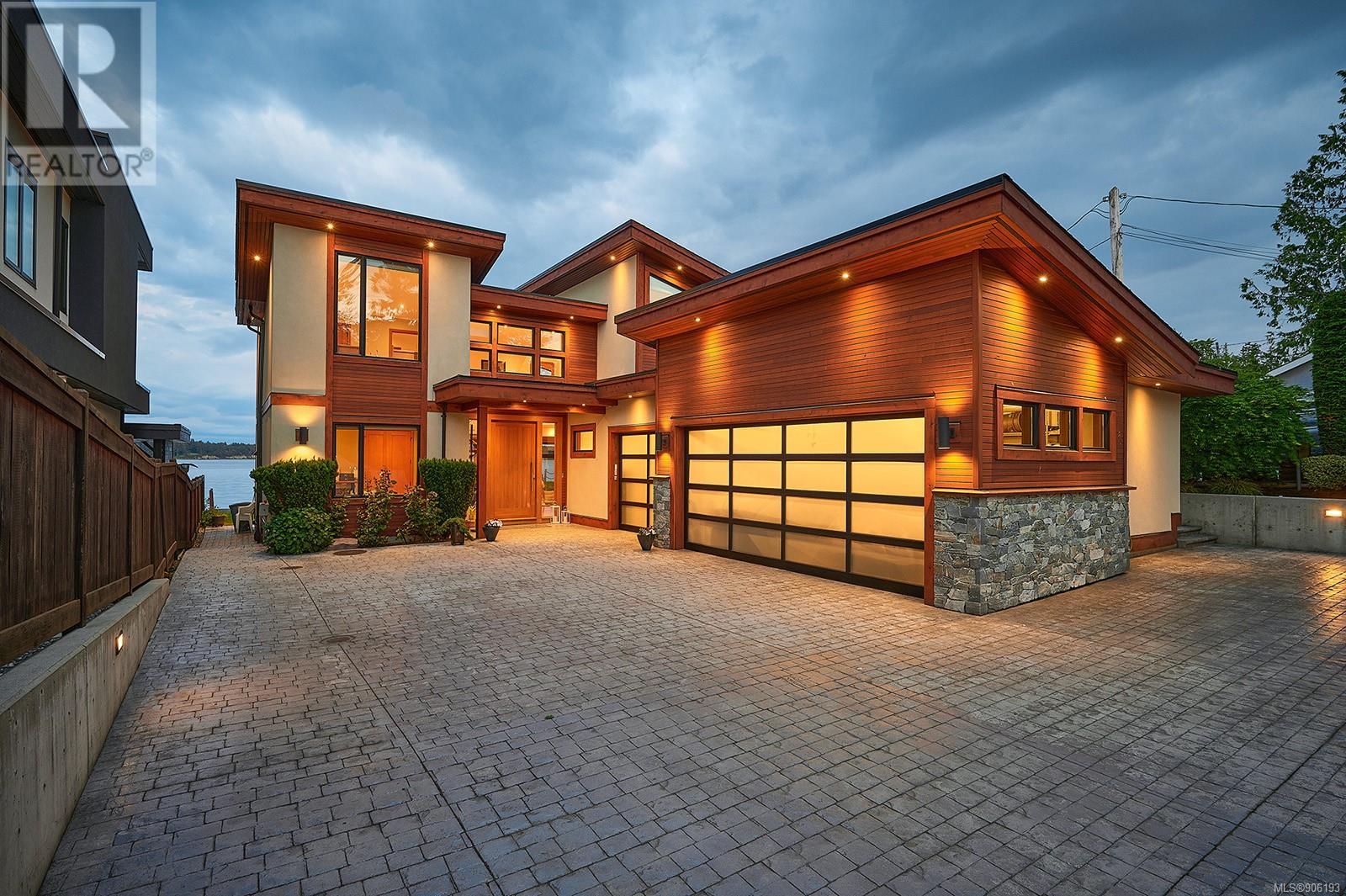 8521 Lochside Drive, North Saanich, BC, V8L 1M5