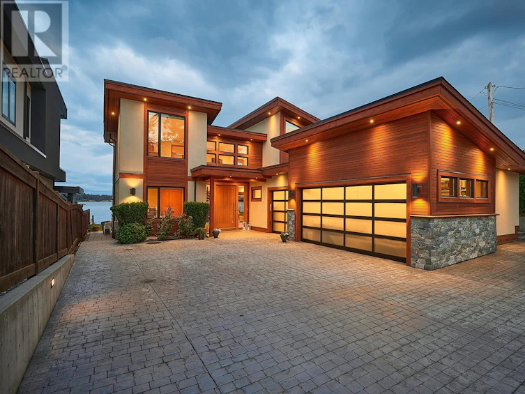 8521 Lochside Drive, North Saanich, BC, V8L 1M5