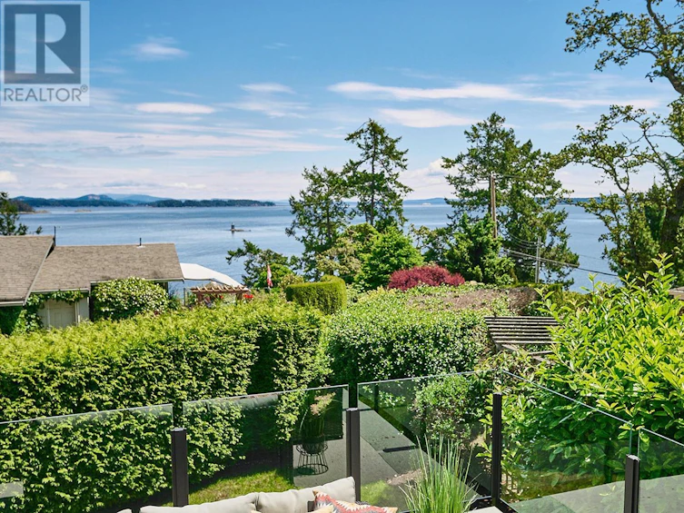 10498 Jocelyn Place, Sidney, BC, V8L 2P5