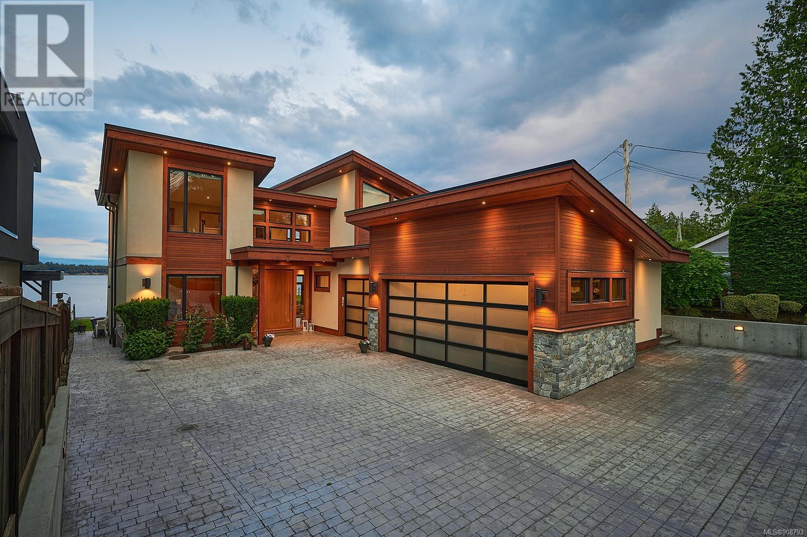 8521 Lochside Drive, North Saanich, BC, V8L 1M5