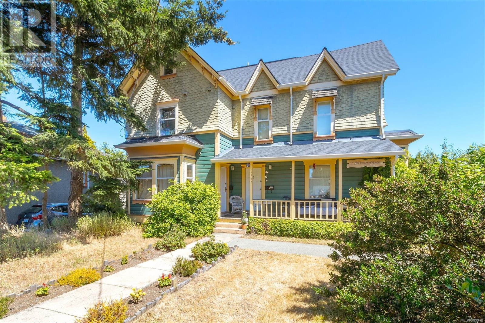 1809 Fernwood Road, Victoria, BC, V8T 2Y5