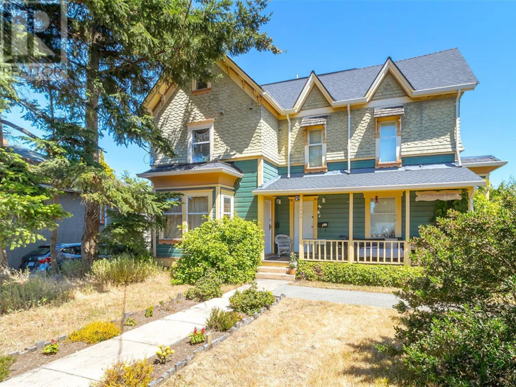 1809 Fernwood Road, Victoria, BC, V8T 2Y5