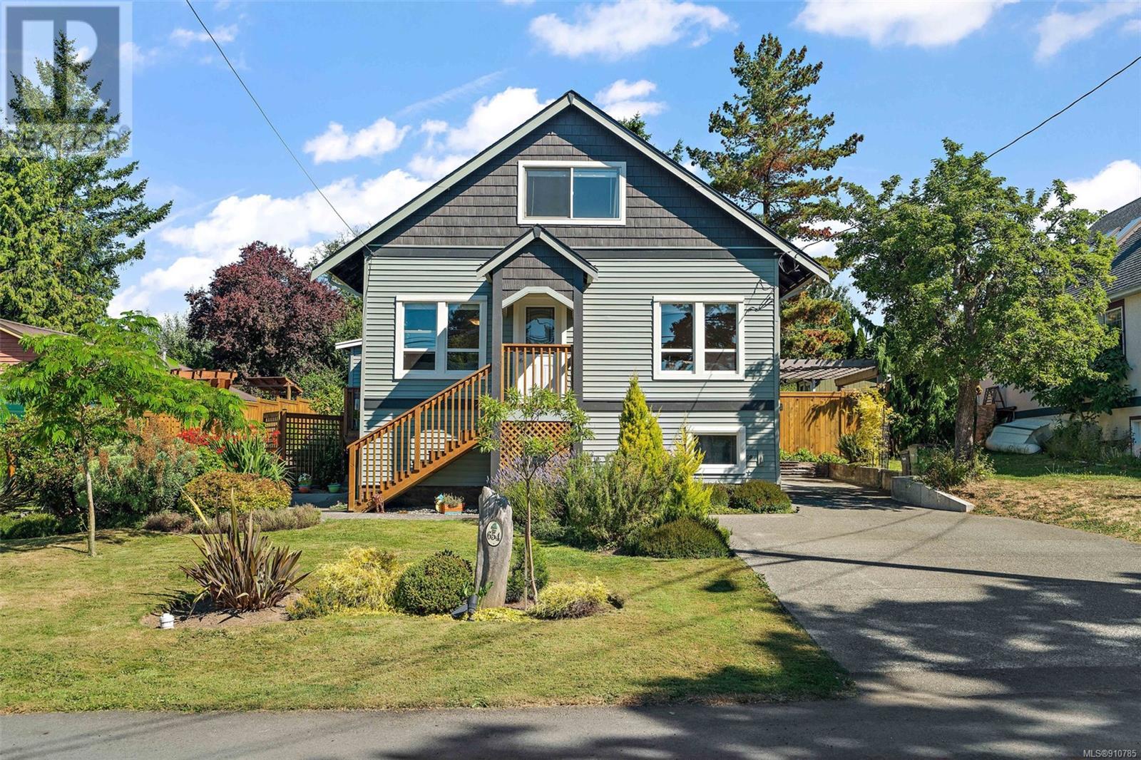 654 Ralph Street, Saanich, BC, V8V 2B1