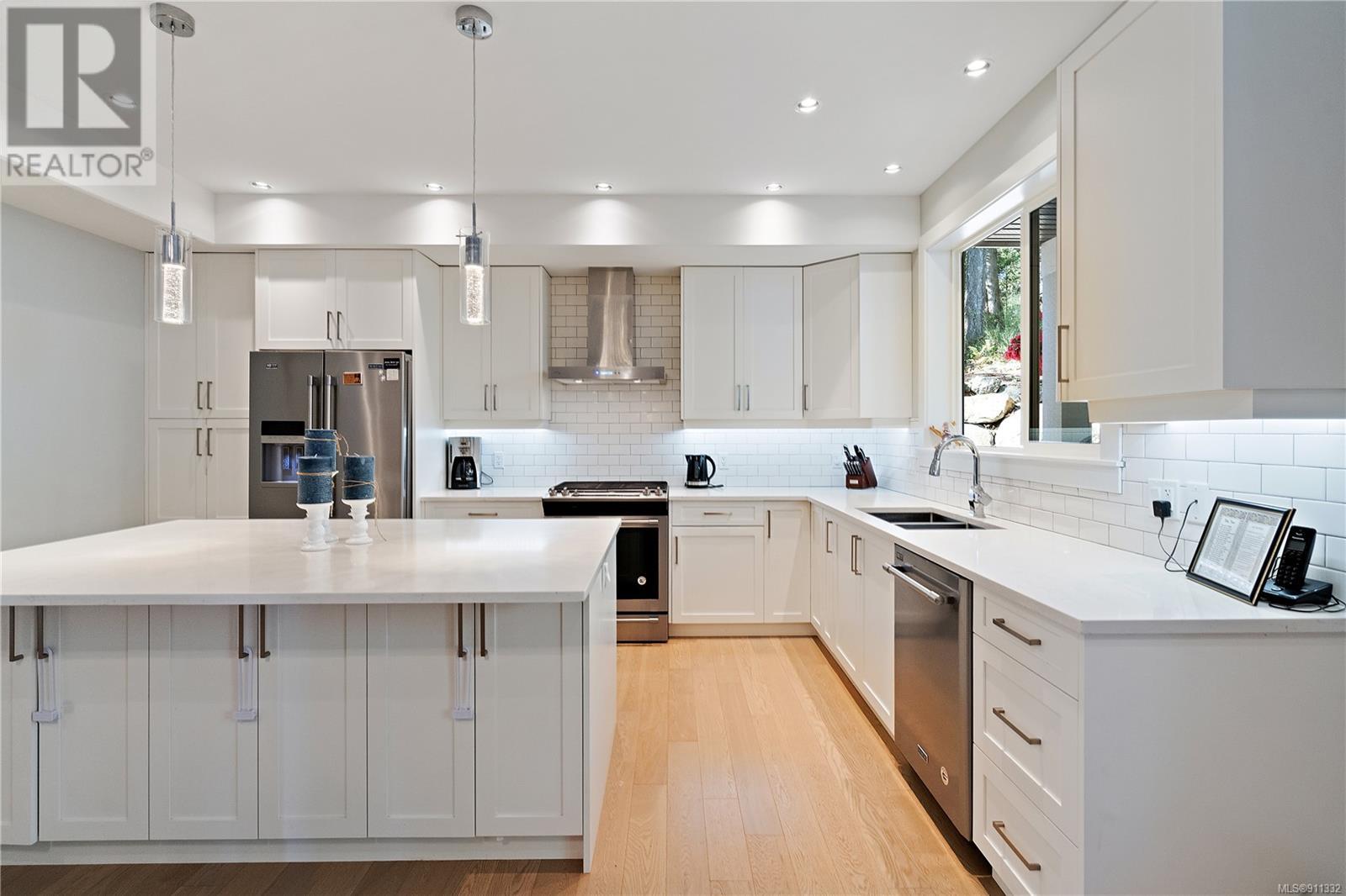 3553 Joy Close, Colwood, BC, V9C 4M8