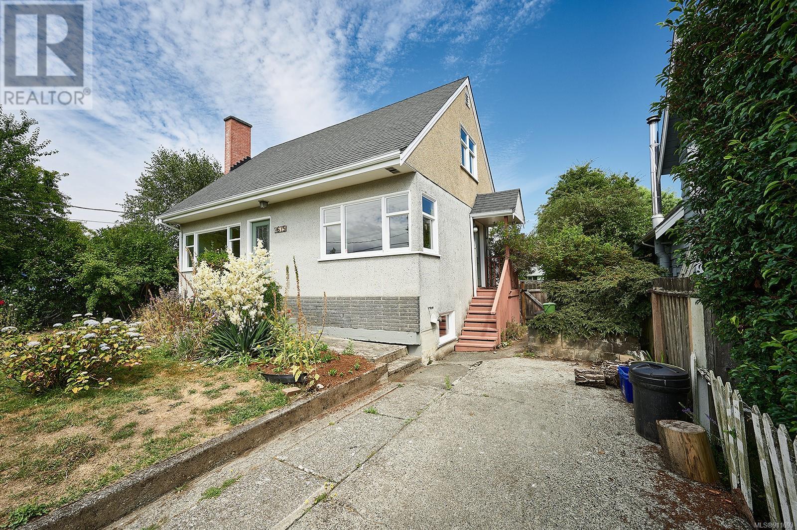 9675 Fourth Street, Sidney, BC, V8L 2Y8