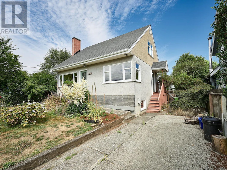 9675 Fourth Street, Sidney, BC, V8L 2Y8