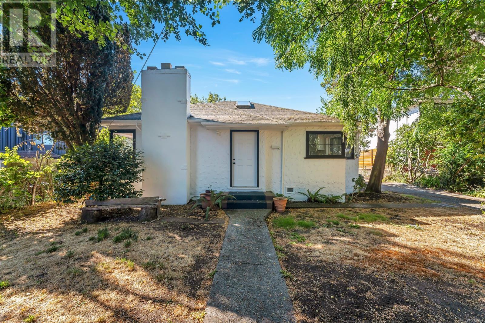 1789 Emerson Street, Victoria, BC, V8R 2C2