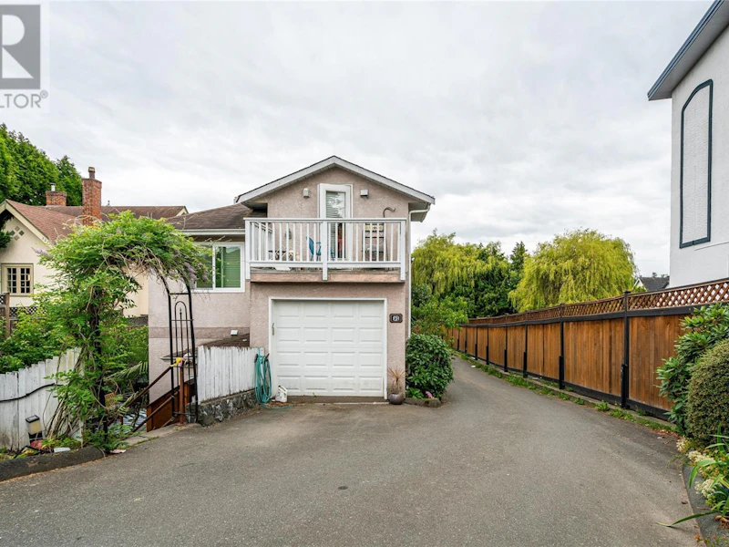 2 - 831 Craigflower Road, Esquimalt BC V9A 2W8