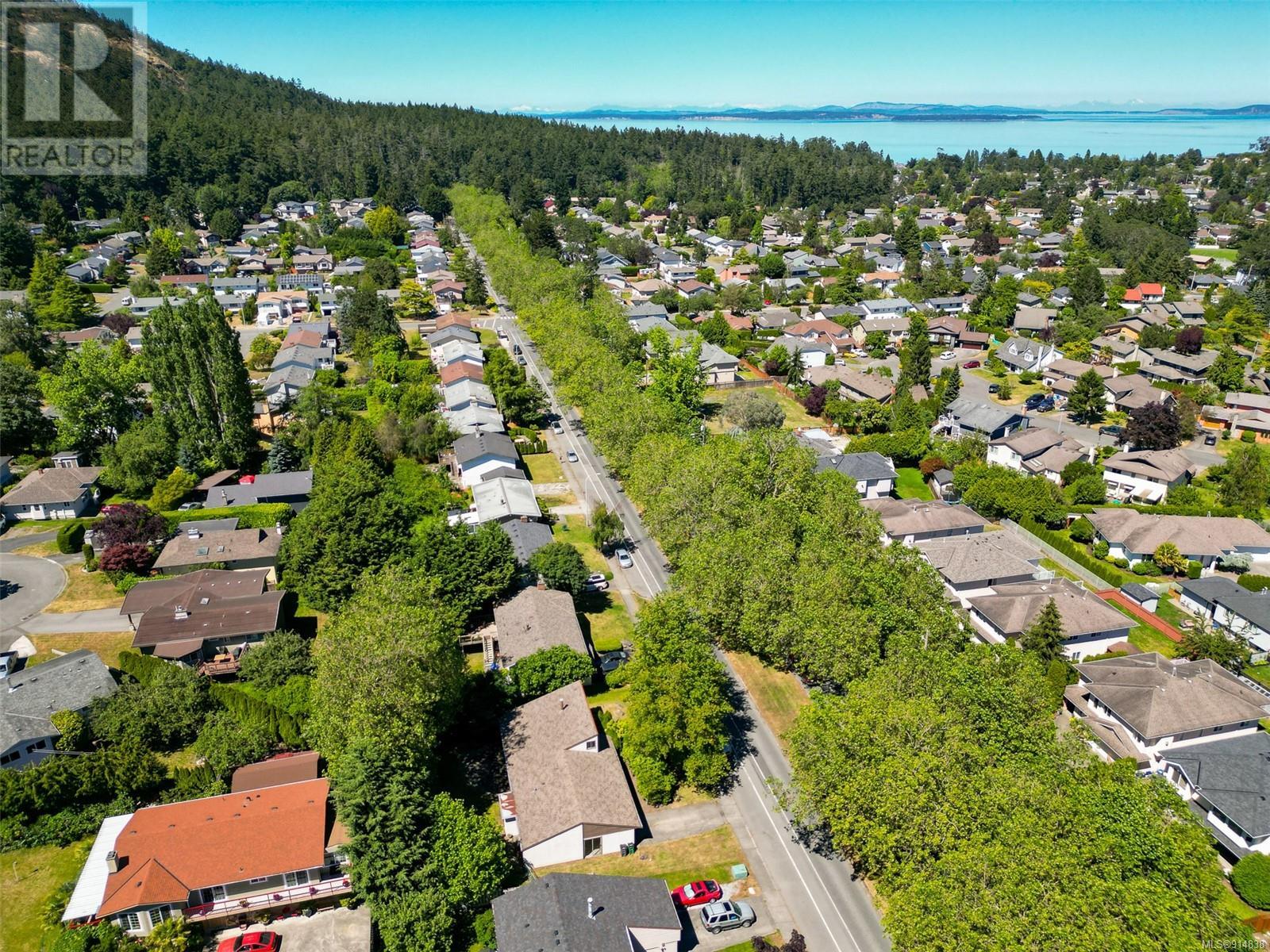 4312 Shelbourne Street, Saanich, BC, V8N 3G3