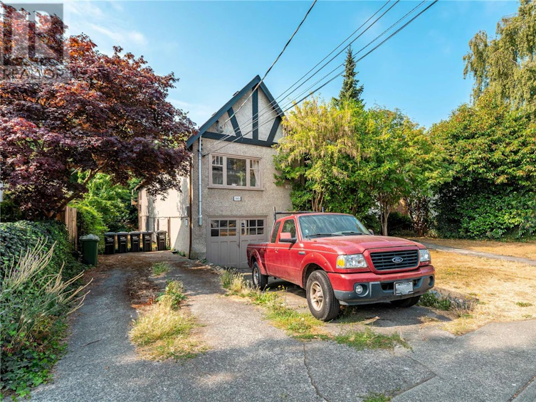 949 Convent Place, Victoria, BC, V8V 2Y9