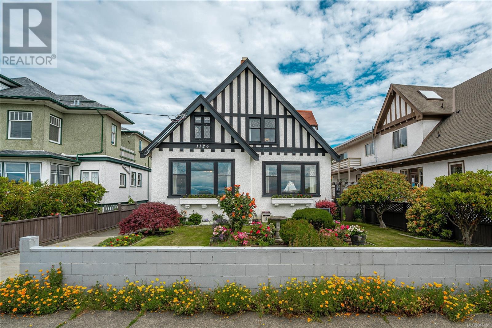 1126 Dallas Road, Victoria, BC, V8W 1B9