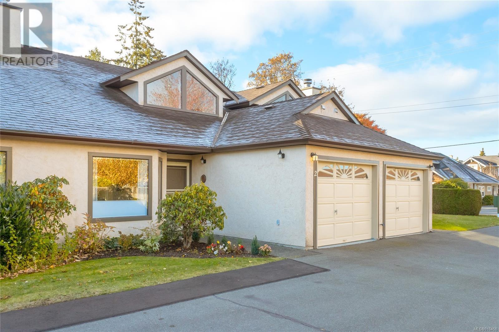 2-10025 Fifth Street, Sidney, BC, V8L 2X8
