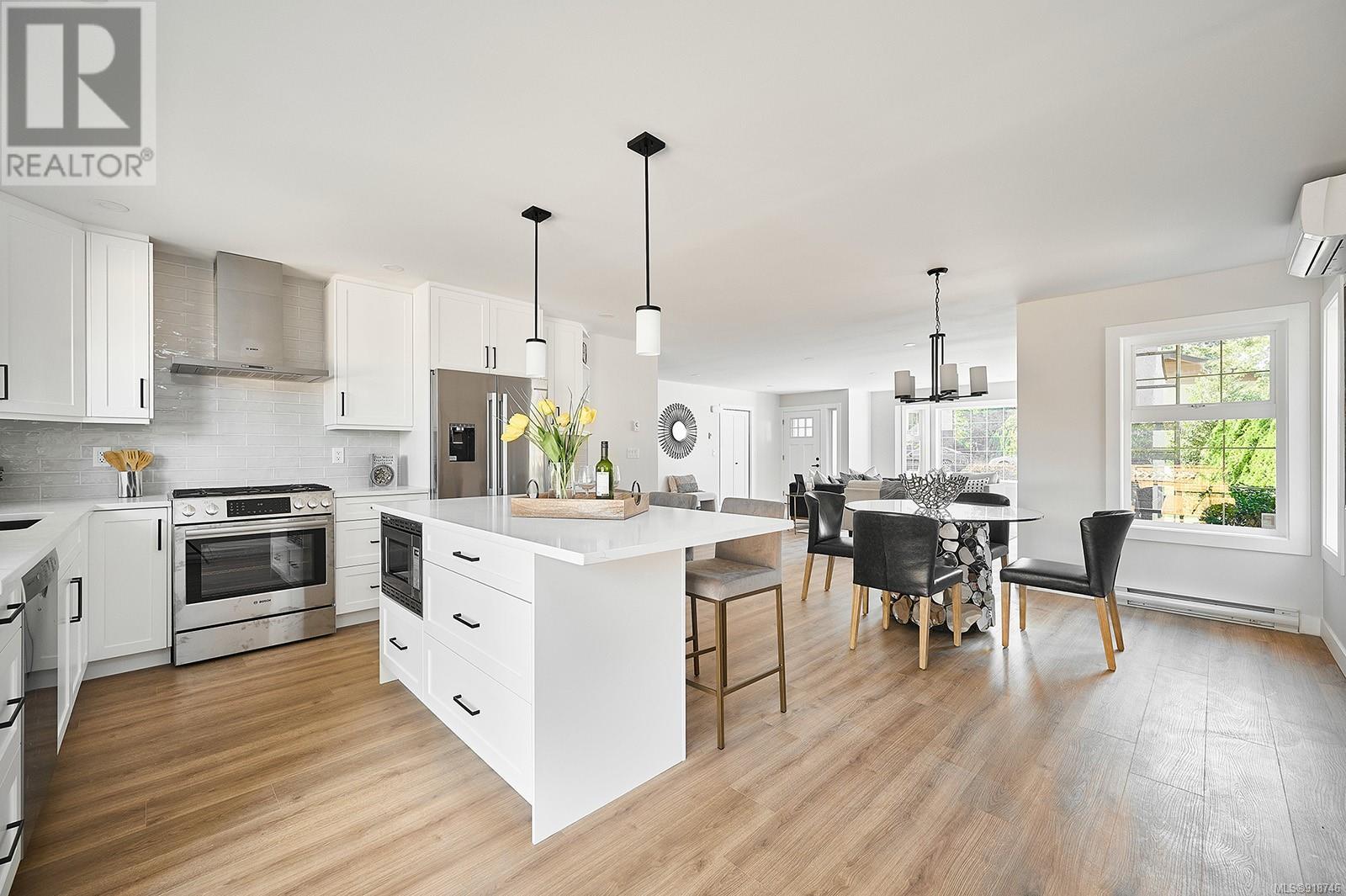 2100 Colinwood Road, Sidney, BC, V8L 4H5