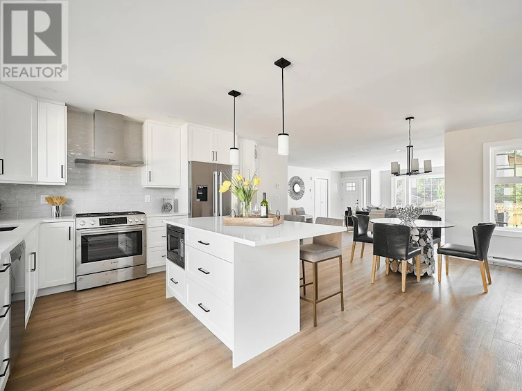 2100 Colinwood Road, Sidney, BC, V8L 4H5