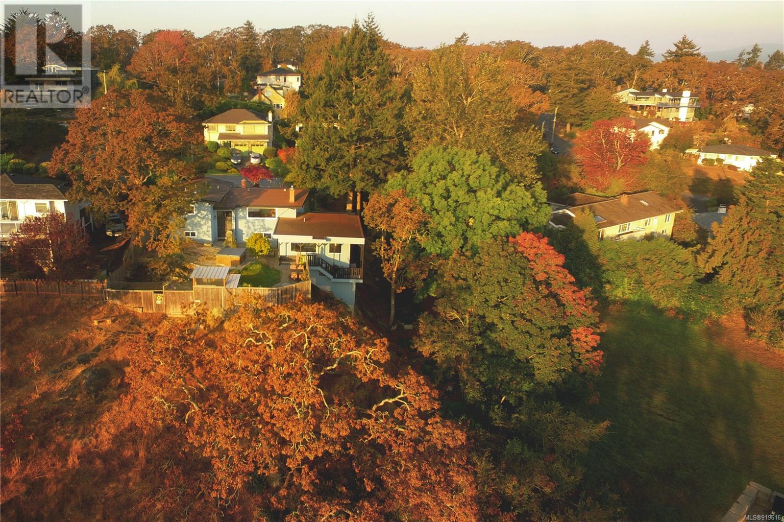 3901 South Shorncliffe Road, Saanich, BC, V8P 3X8
