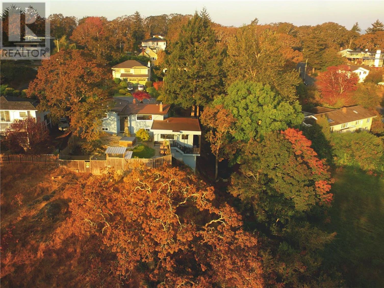 3901 South Shorncliffe Road, Saanich, BC, V8P 3X8