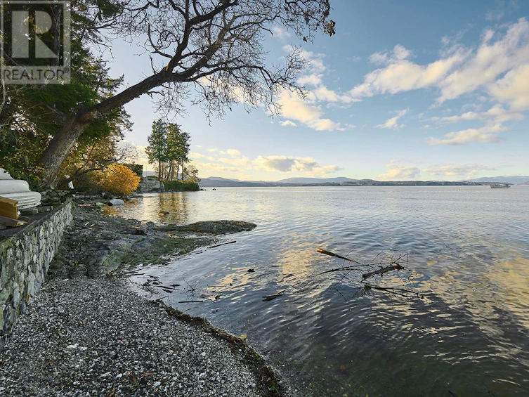 9760 Glynnwood Park Road, North Saanich, BC, V8L 5H4