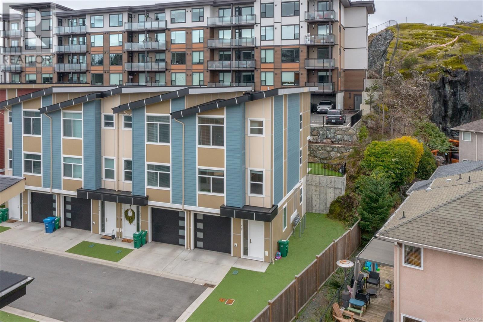 629 Selwyn Close, Langford, BC, V9B 6M1