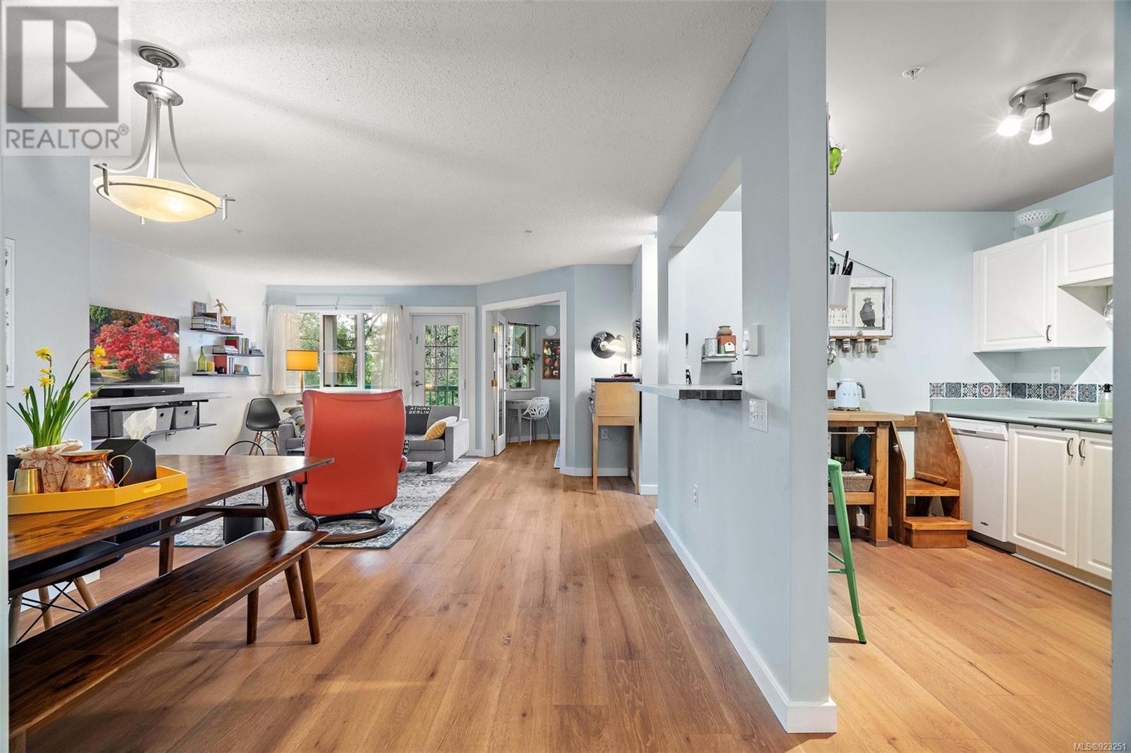314-290 Island Highway, View Royal, BC, V9B 1G5