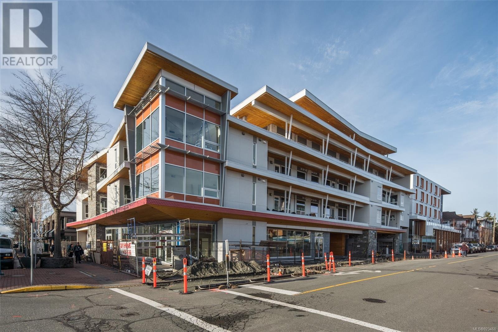 303-9818 Fourth Street, Sidney, BC, V8L 1X4