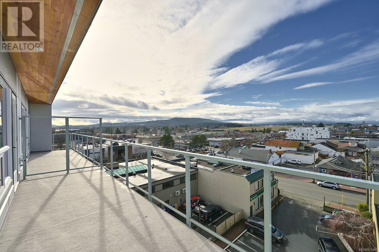 502-9818 Fourth Street, Sidney, BC, V8L 1X4