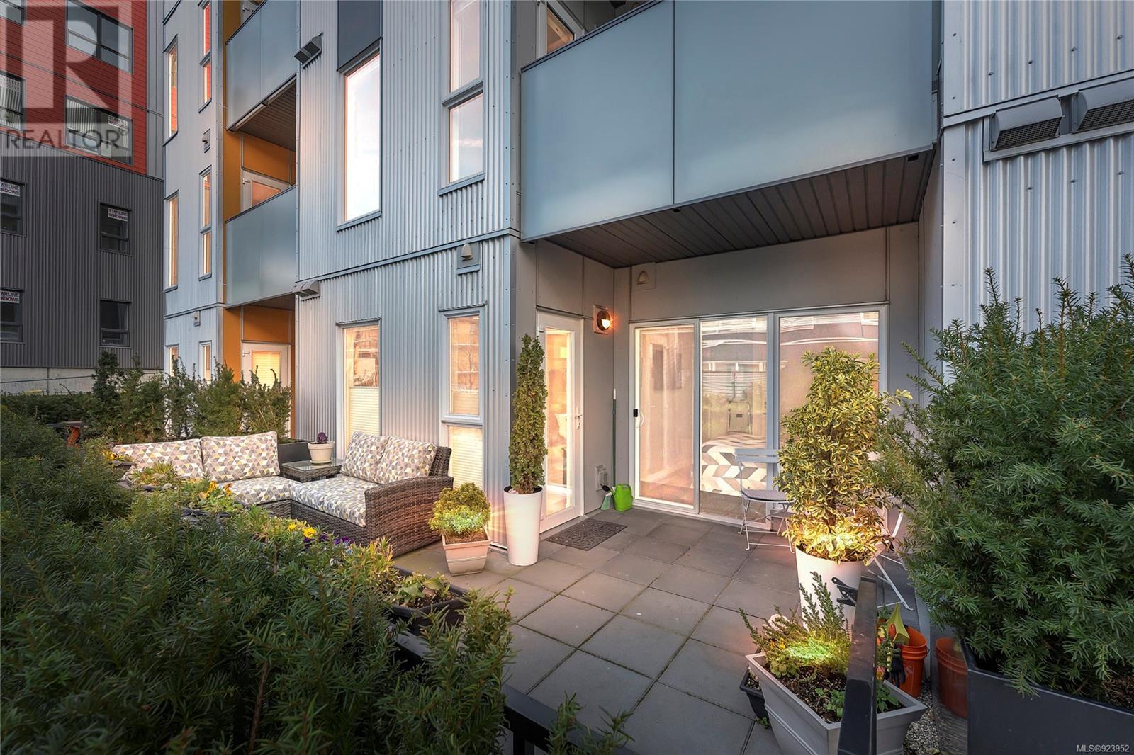 215-767 Tyee Road, Victoria, BC, V9A 0G5