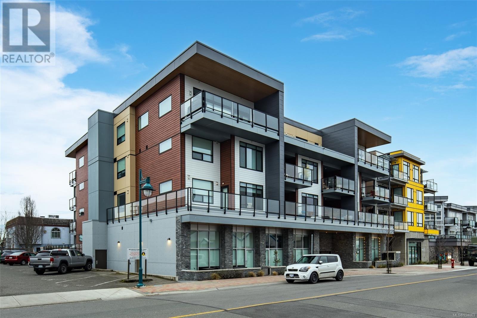401-9775 Fourth Street, Sidney, BC, V8L 2Z8