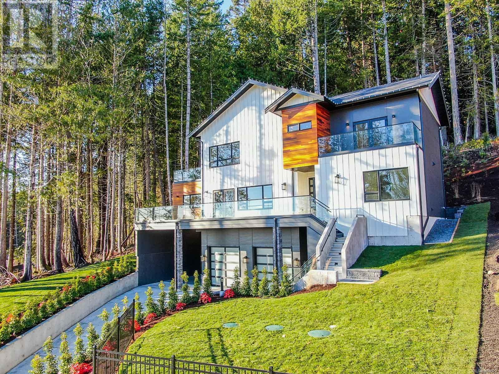 10890 Greenpark Drive, North Saanich, BC, V8L 0C8