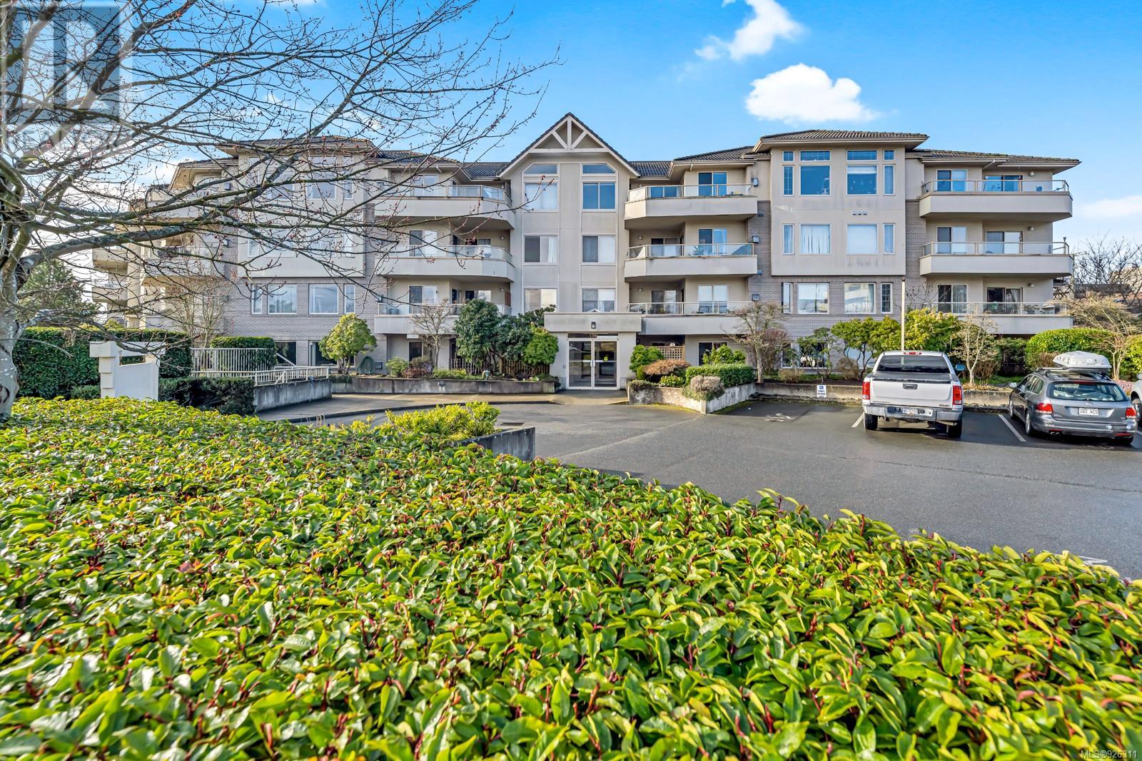 208-3700 Carey Road, Saanich, BC, V8Z 4C2