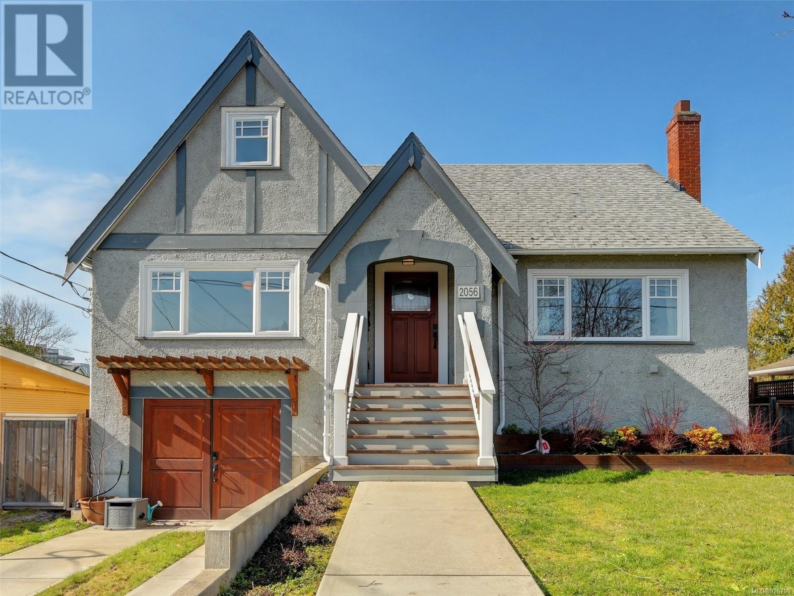 2056 Hampshire Road, Oak Bay, BC, V8R 5V1