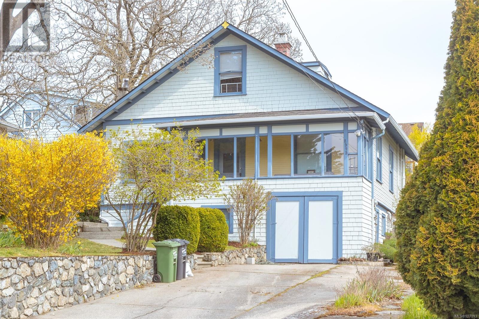 2595 Cook Street, Victoria, BC, V8T 3R8