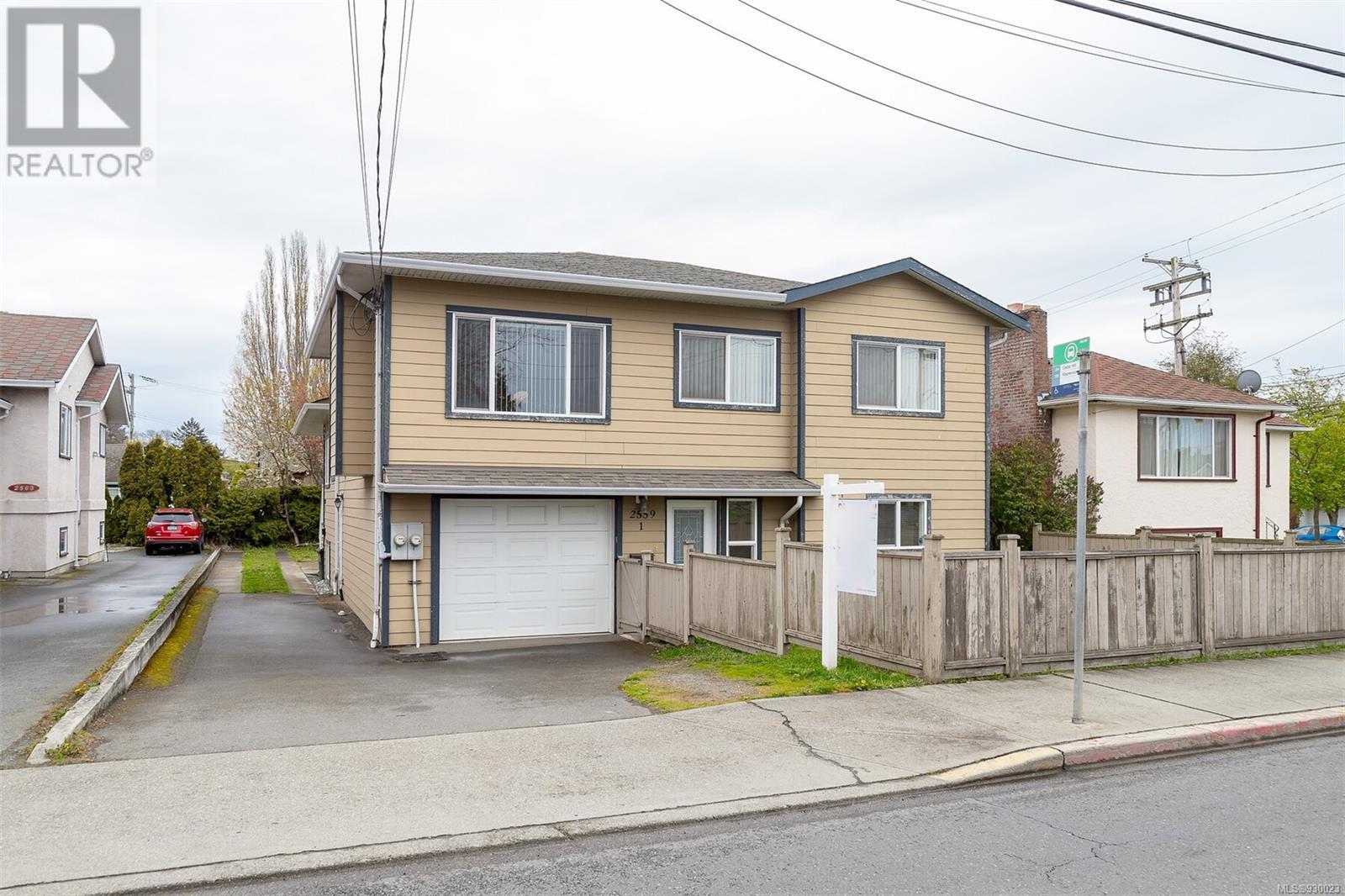 1-2559 Cook Street, Victoria, BC, V8T 3R8