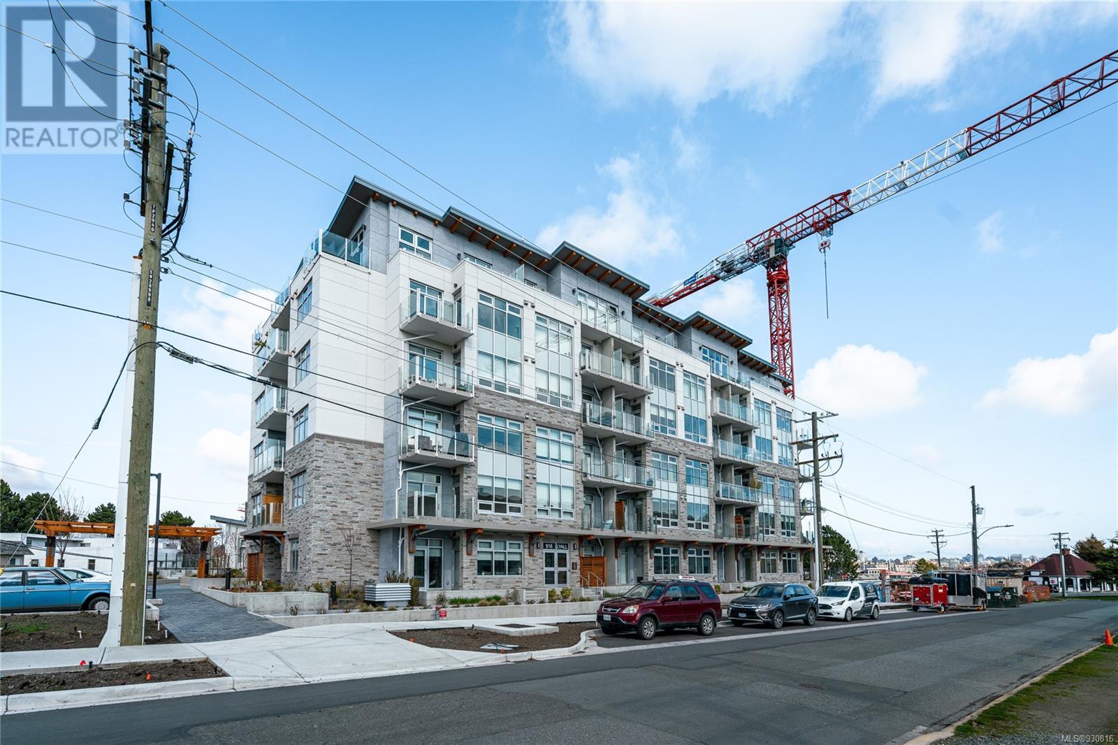 105-916 Lyall Street, Esquimalt, BC, V9A 5E6