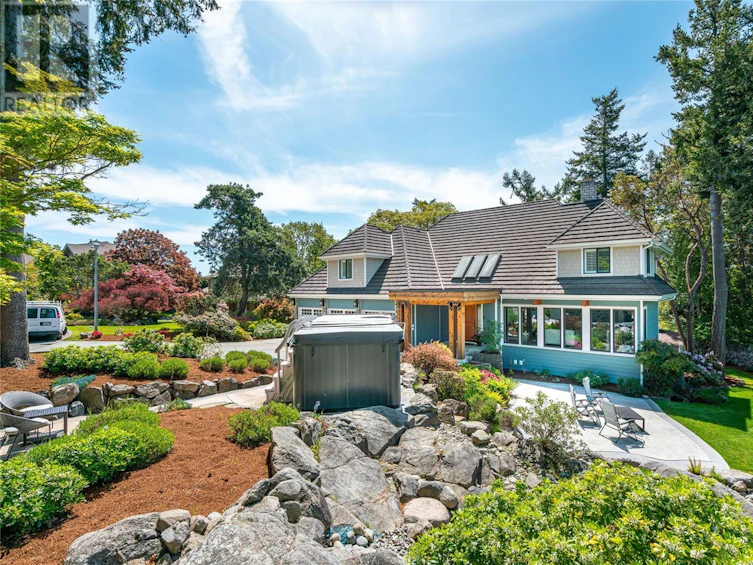 3960 Wedgepoint Terrace, Saanich, BC, V8N 5W8