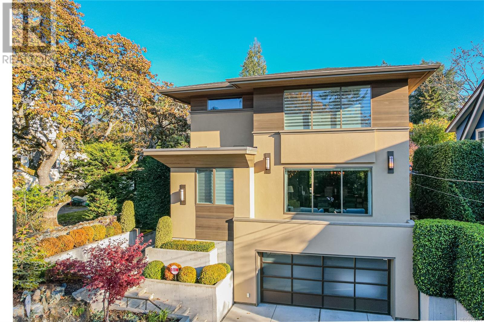935 Royal Terrace, Victoria, BC, V8S 3K9