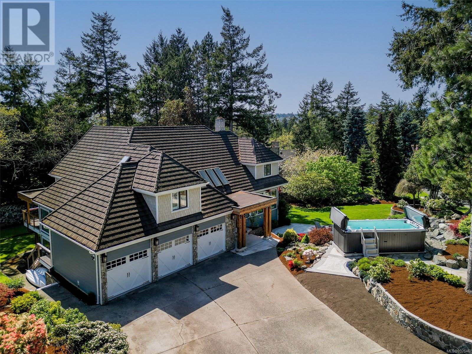 3960 Wedgepoint Terrace, Saanich, BC, V8N 5W8