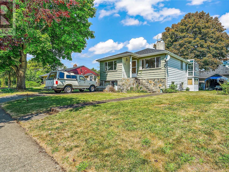 814 Wollaston Street, Esquimalt BC V9A 5A8