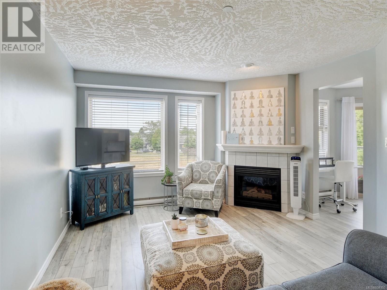 306-3700 Carey Road, Saanich, BC, V8Z 4C2