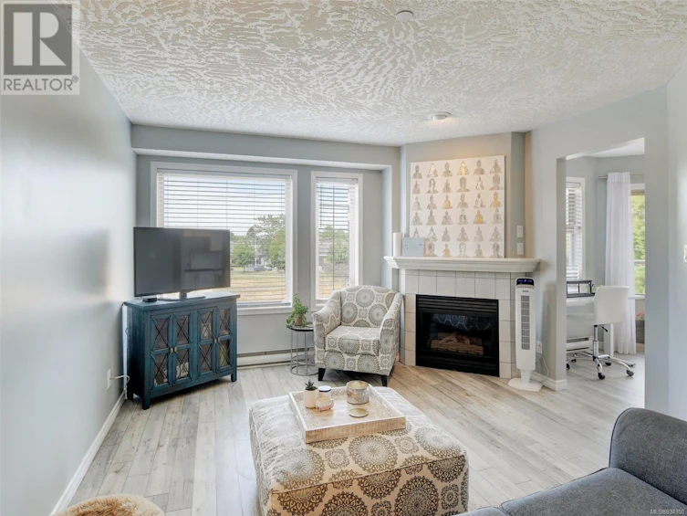 306-3700 Carey Road, Saanich, BC, V8Z 4C2