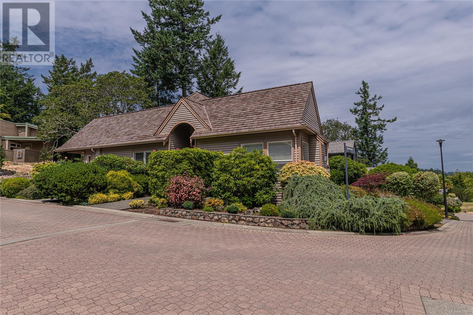 5300 Mynabird Lane, Saanich, BC, V8Y 2L3