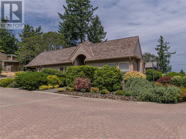 5300 Mynabird Lane, Saanich, BC, V8Y 2L3