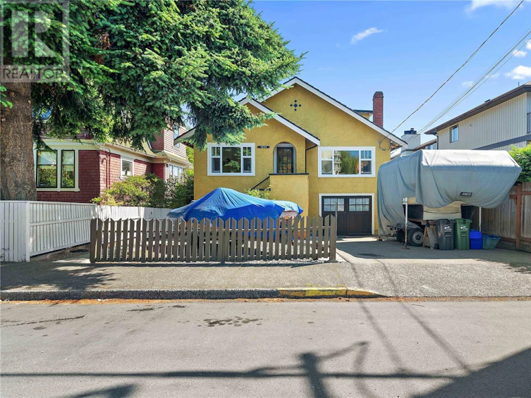 1853 Fern Street, Victoria, BC, V8R 4K4