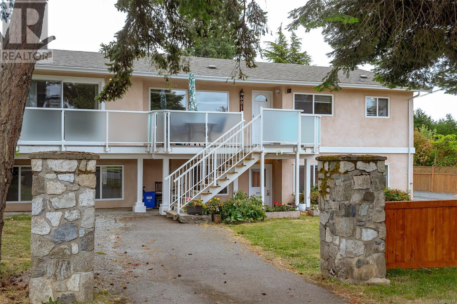 8011 East East Saanich Road, Central Saanich, BC, V8M 1K1