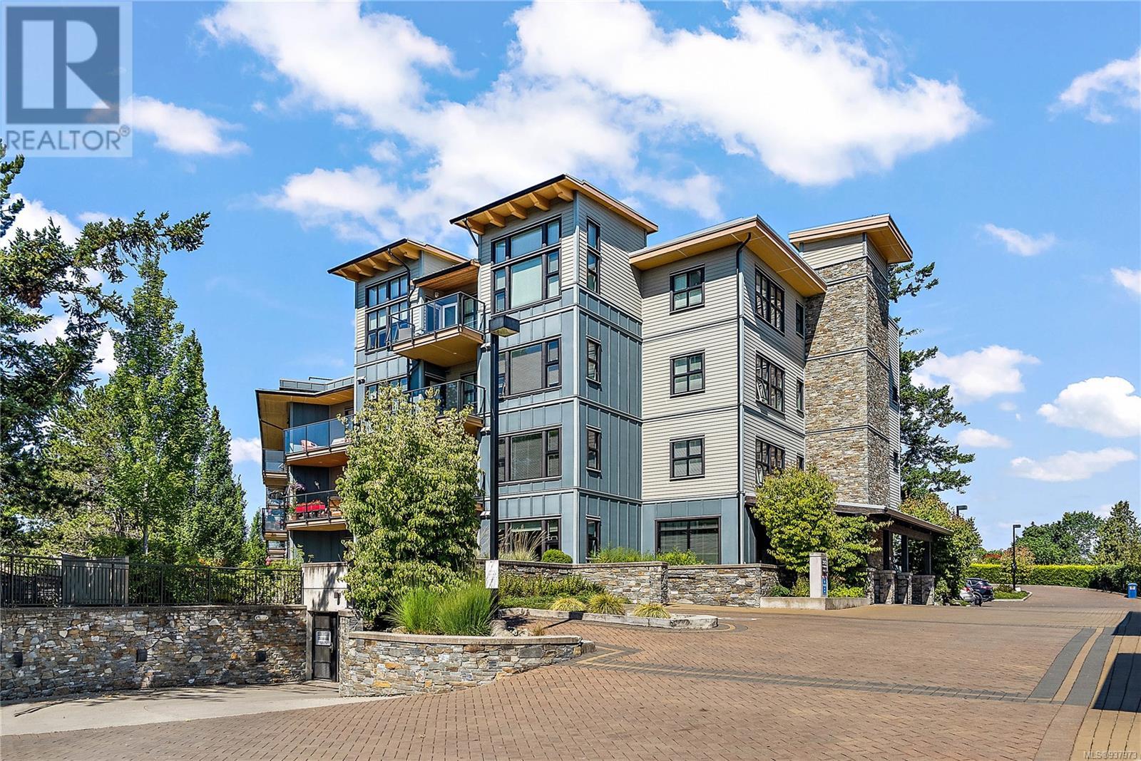 208-3912 Carey Road, Saanich, BC, V8Z 4E2