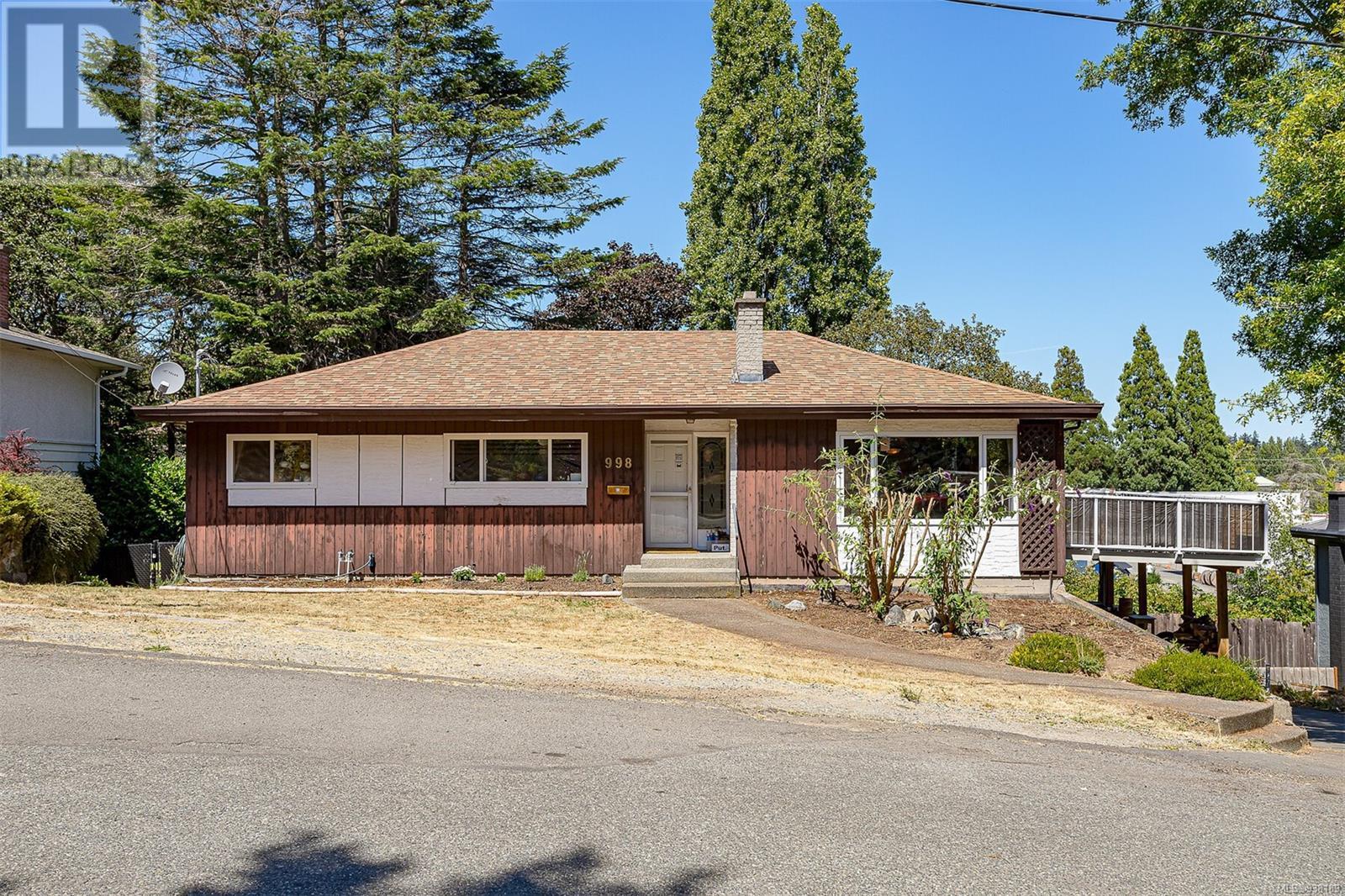 998 Karen Crescent, Saanich, BC, V8X 3C6